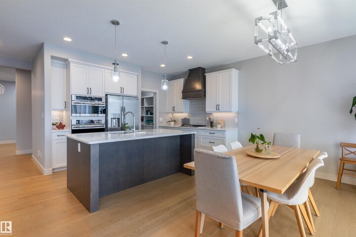 Property Photo: 6621 Knox Place SW AB T6W 4R1