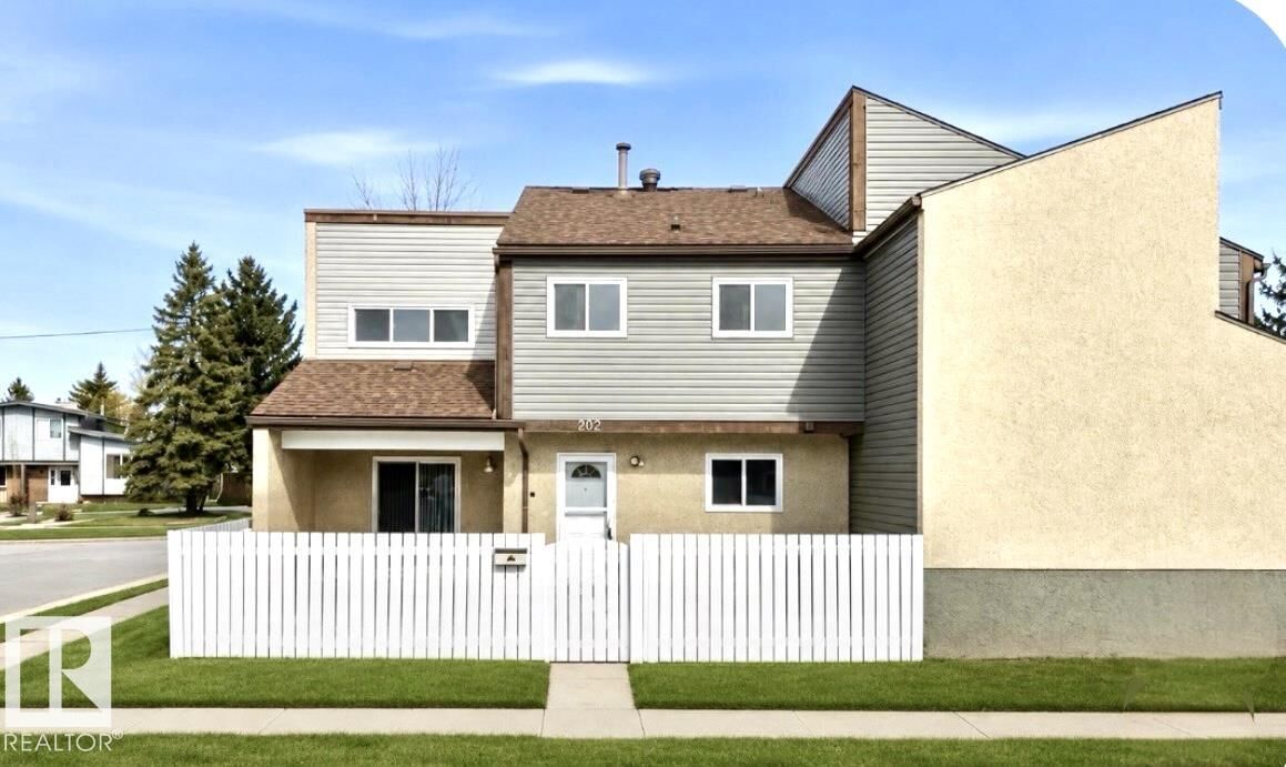 Property Photo: 202 Kaskitayo Court NW AB T6J 3T3