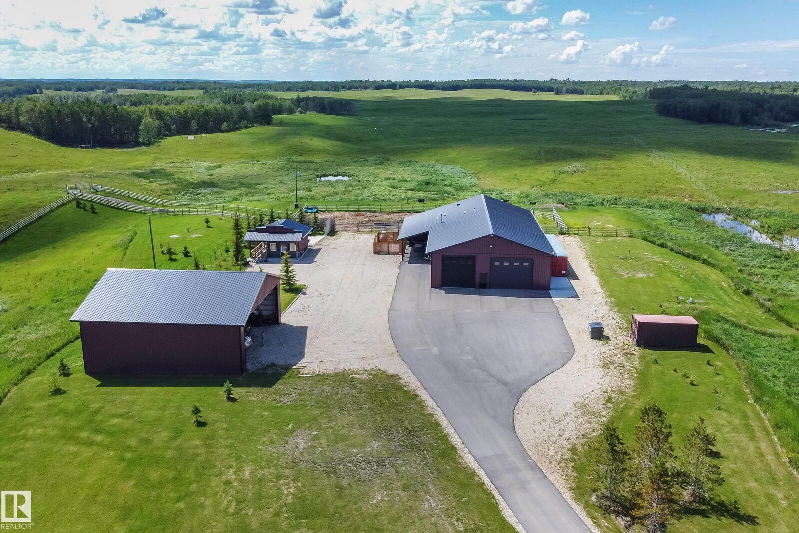 Property Photo: 52430 RR 192 AB T0B 4J5