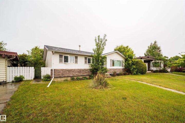 Property Photo:  8512 142A Avenue NW  AB T5E 2G7 
