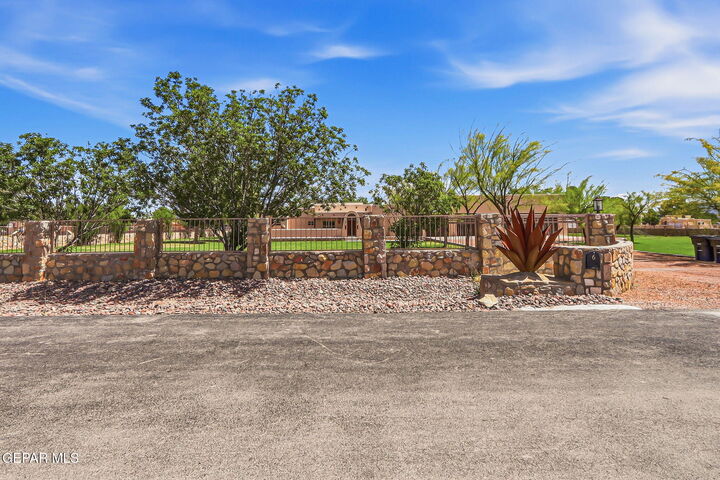 Property Photo:  6 Cielo Del Este  NM 88021 