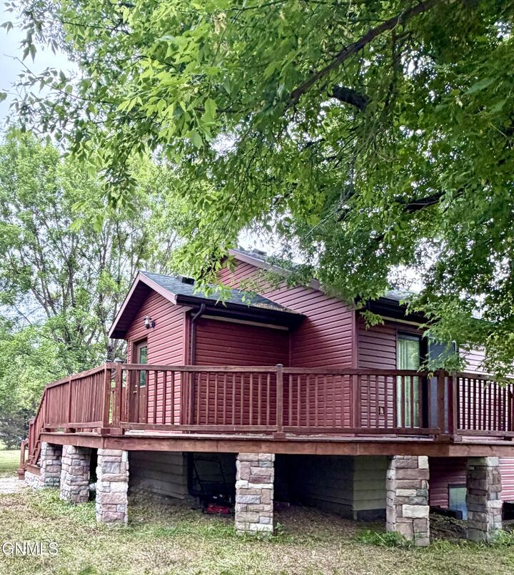 Property Photo:  5760 Lariat Loop  ND 58503 