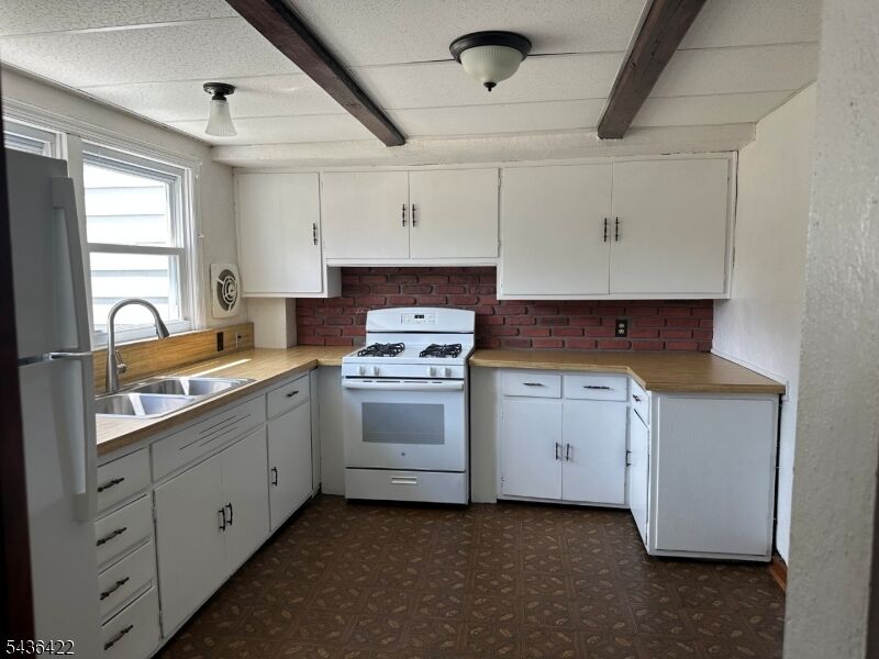 Property Photo:  1 Emerson Ln West  NJ 07059 