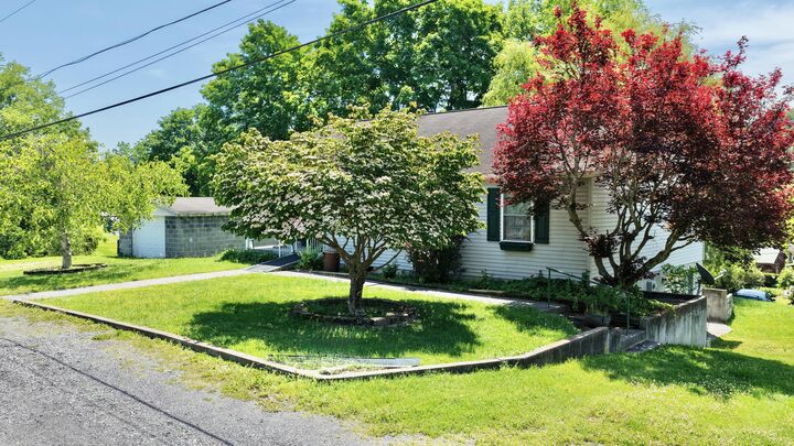 Property Photo:  965 Greenbrier Ave  WV 24970 