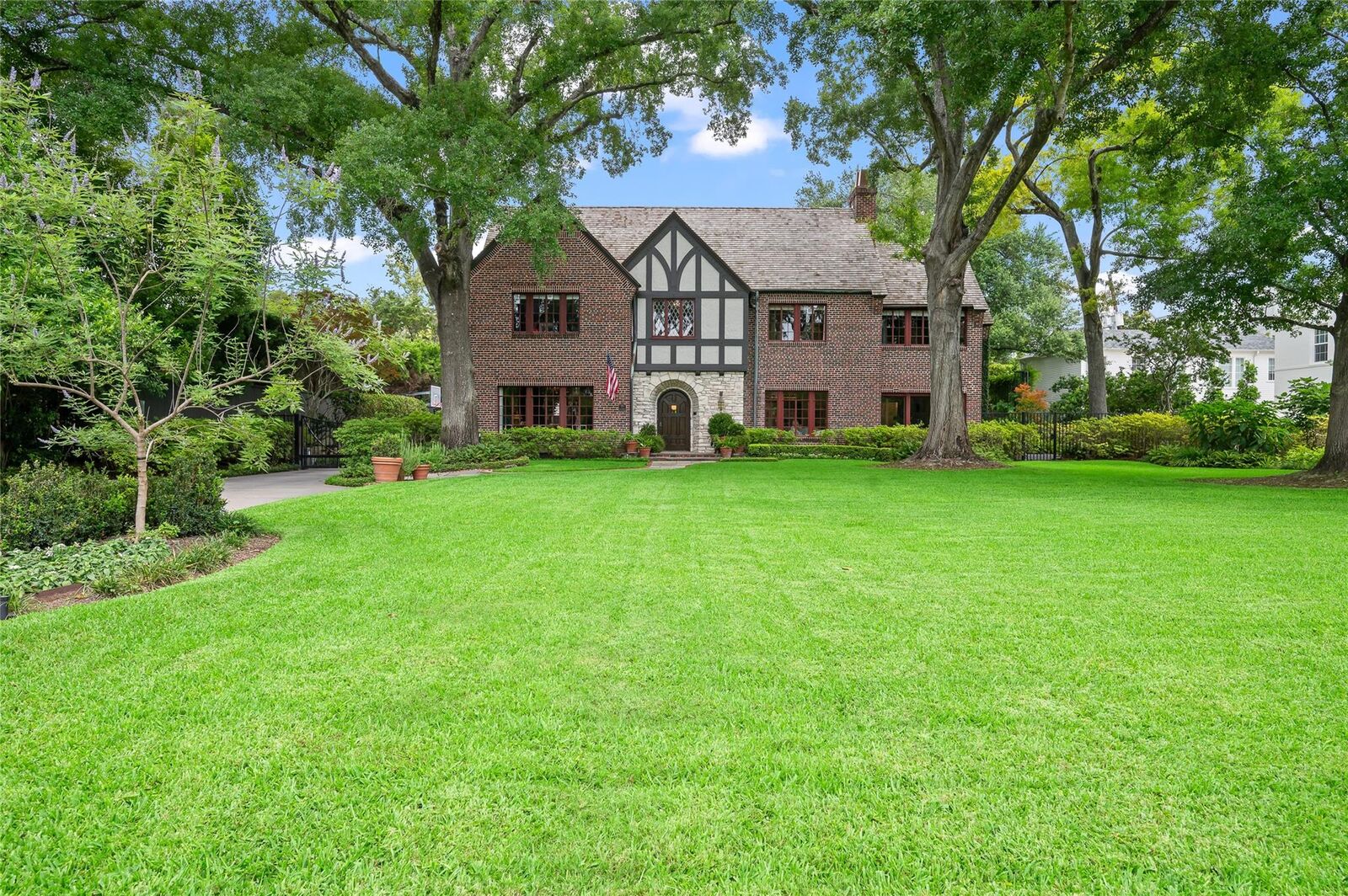 Property Photo:  2938 Del Monte Drive  TX 77019 