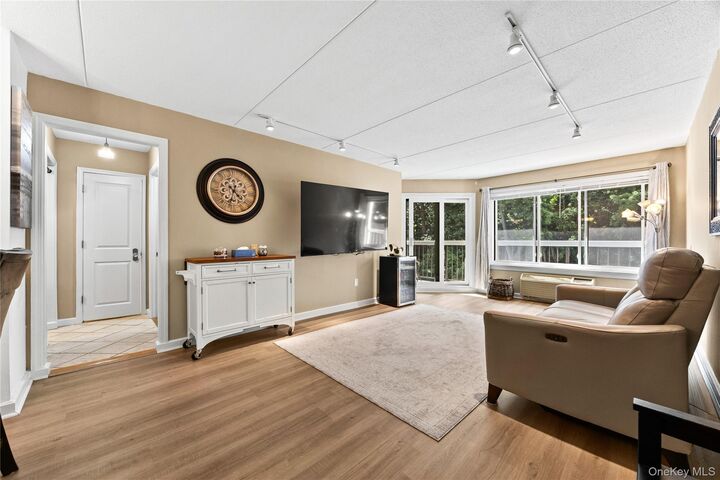 Property Photo:  300 High Point Drive 514  NY 10530 