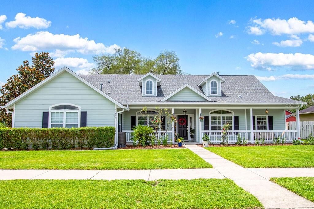 Property Photo: 11921 NW 12th Avenue FL 32606