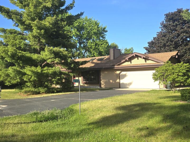 Property Photo:  W367s9700 Charnwood Ln  WI 53119 