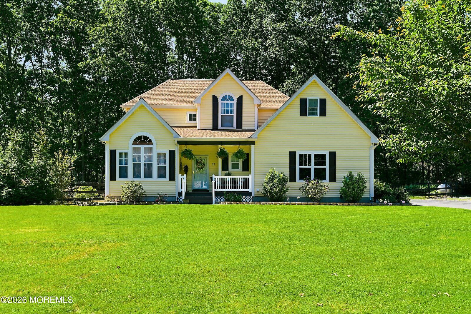 Property Photo:  17 Country Woods Drive  NJ 08533 