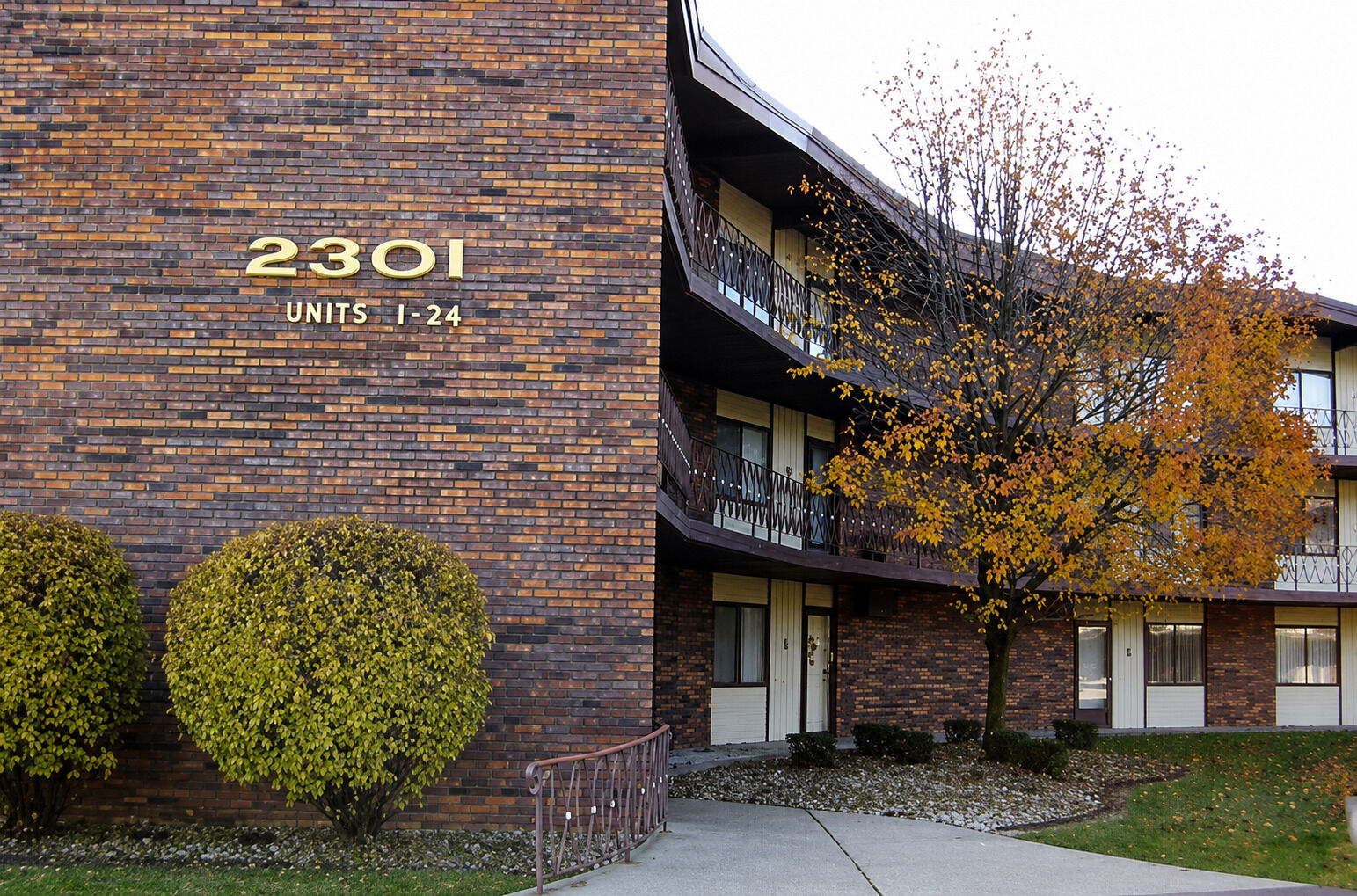 Property Photo: 2301 Holiday Terrace 11 IL 60438