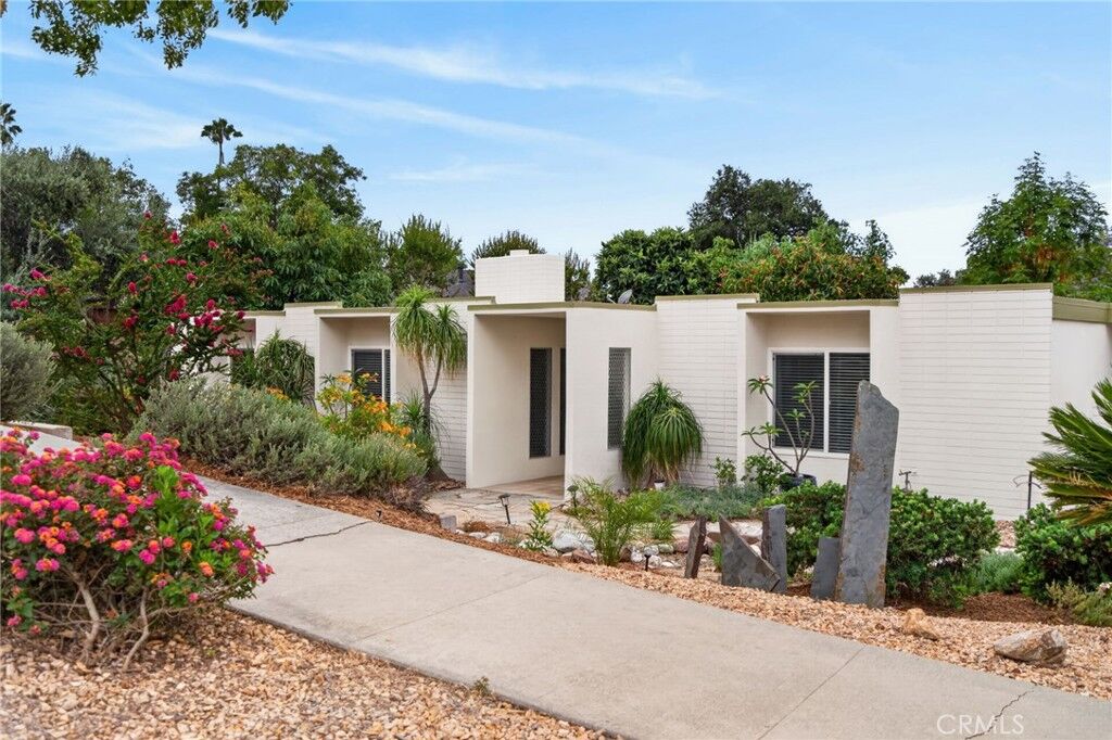 Property Photo: 1184 Lyndhurst CA 92507