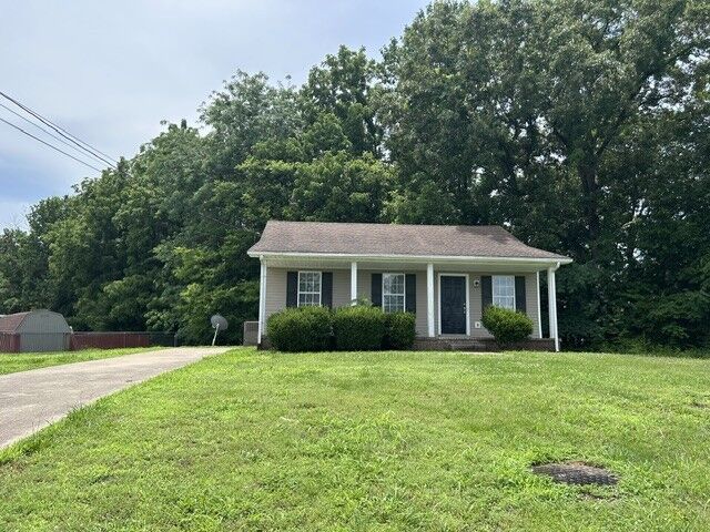 Property Photo: 252 Ray Dr TN 37042