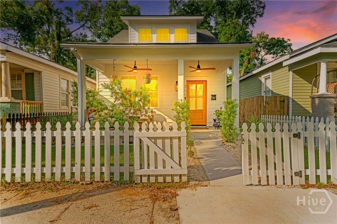 Property Photo:  711 32nd Street E  GA 31401 