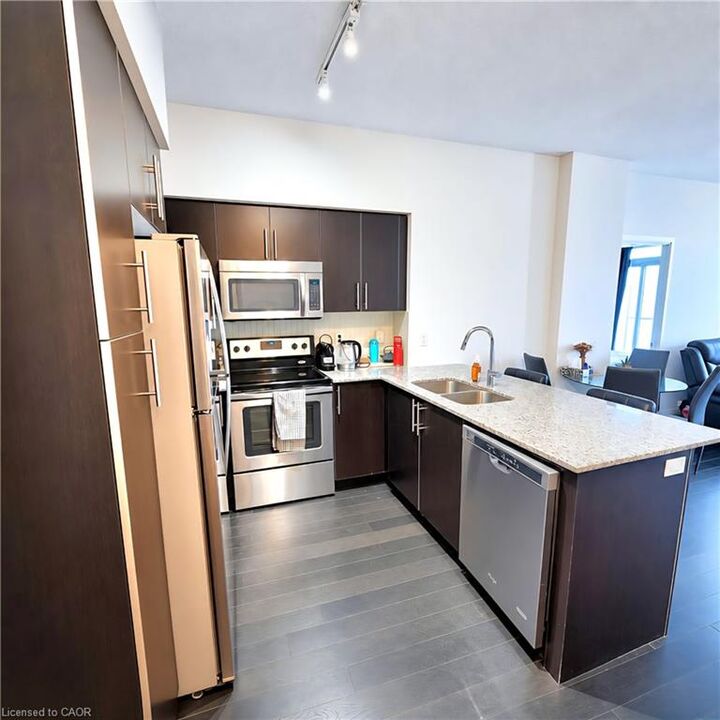 Property Photo: 65 Speers Road 1506 ON L6K 0J1