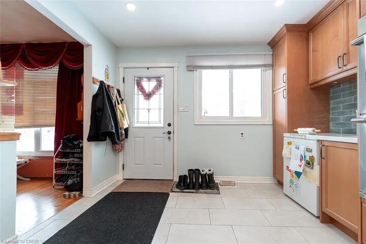 Property Photo:  37 Kinrade Avenue E  ON L8L 6L6 