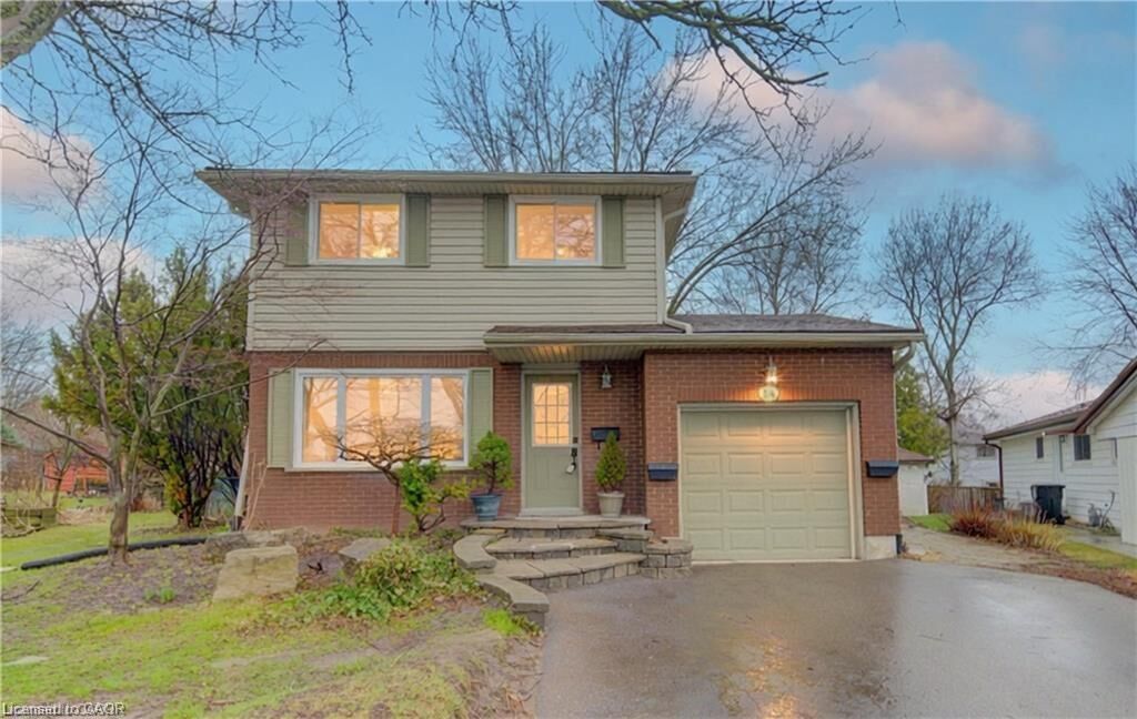 Property Photo:  34 Forest Glen Court A  ON N2N 1E2 