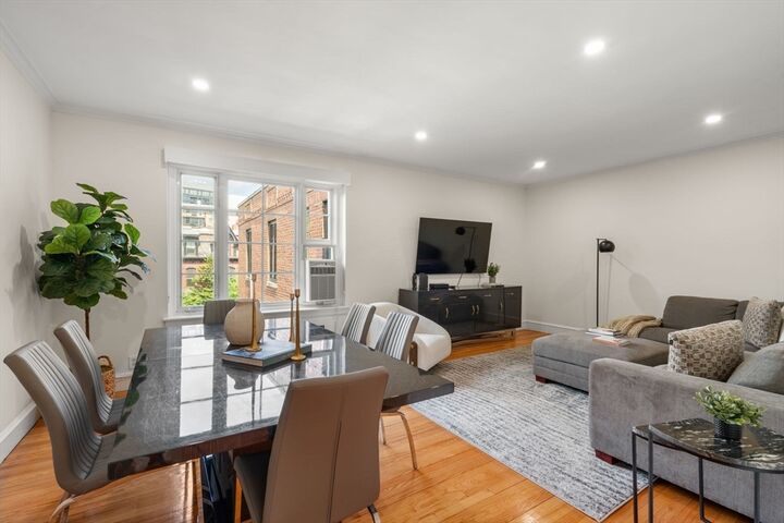 Property Photo:  15 Monmouth Court 5  MA 02446 