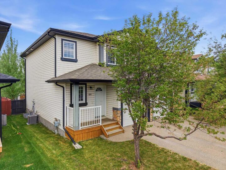 Property Photo: 44 Arthur Close AB T4R 3M5