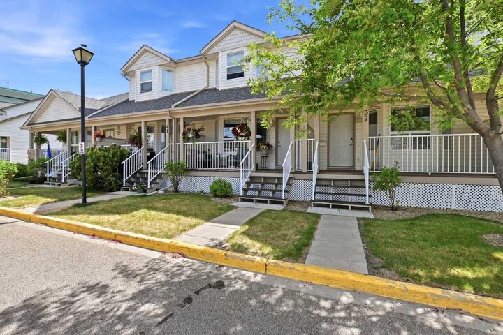 Property Photo: 33 Donlevy Avenue 39 AB T4R 3B6