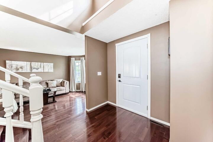 Property Photo:  116 Shawnee Way SW  AB T2Y 2V3 