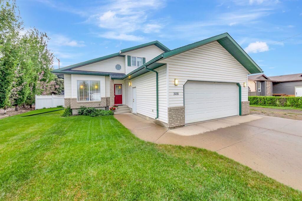 Property Photo: 506 2nd Street E SK S0M 1M0
