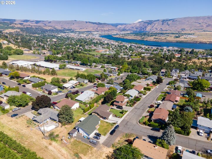 Property Photo:  2111 View Ct  OR 97058 