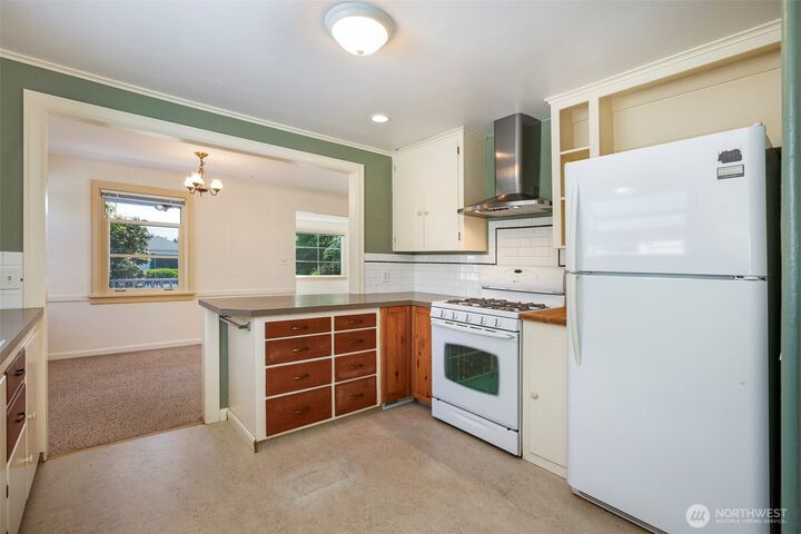 Property Photo: 7527 23rd Avenue NW WA 98117