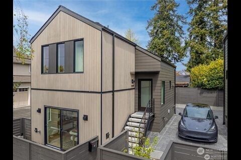 Property Photo: 2806 W Dravus WA 98199