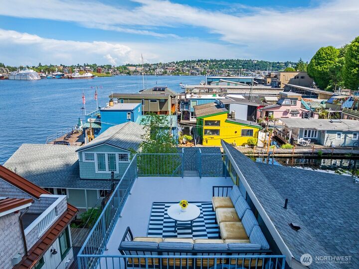 Property Photo: 2770 Westlake Avenue N 6 WA 98109
