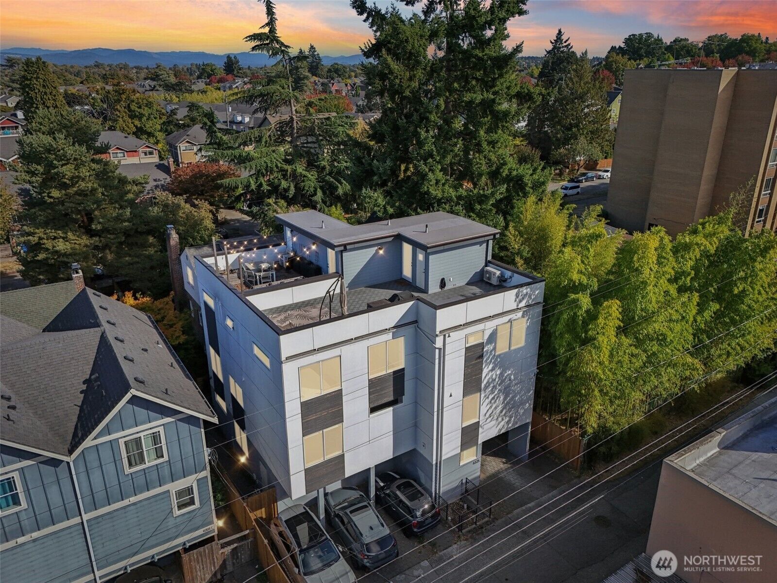 Property Photo:  6325  34th Avenue SW C  WA 98126 
