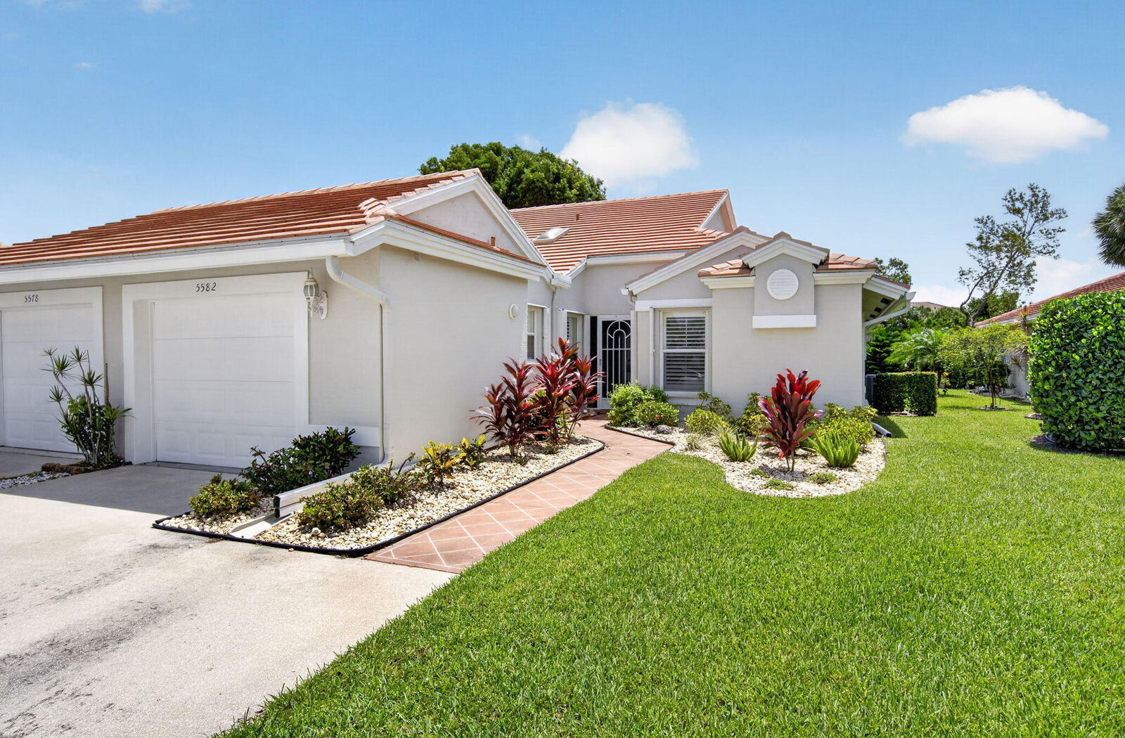 Property Photo:  5582 Royal Lake Circle  FL 33437 