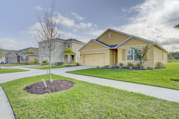 Property Photo:  10519 SW Vasari Way  FL 34987 