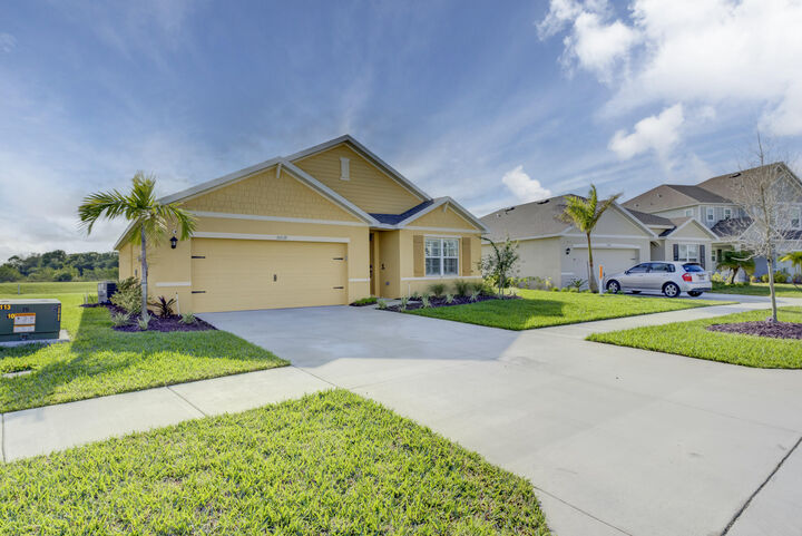 Property Photo: 10519 SW Vasari Way FL 34987