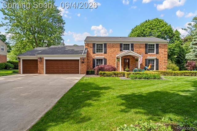 Property Photo: 931 S Shady Hollow Circle MI 48304