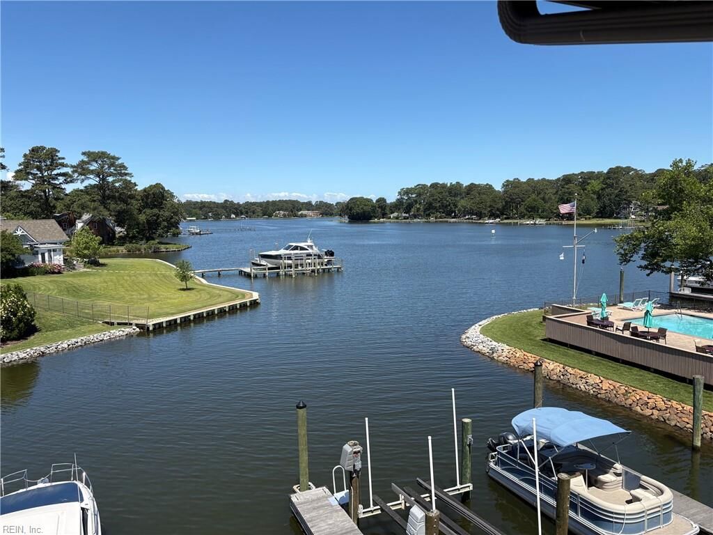 Property Photo:  700 Oriole Dr 125A  VA 23451 