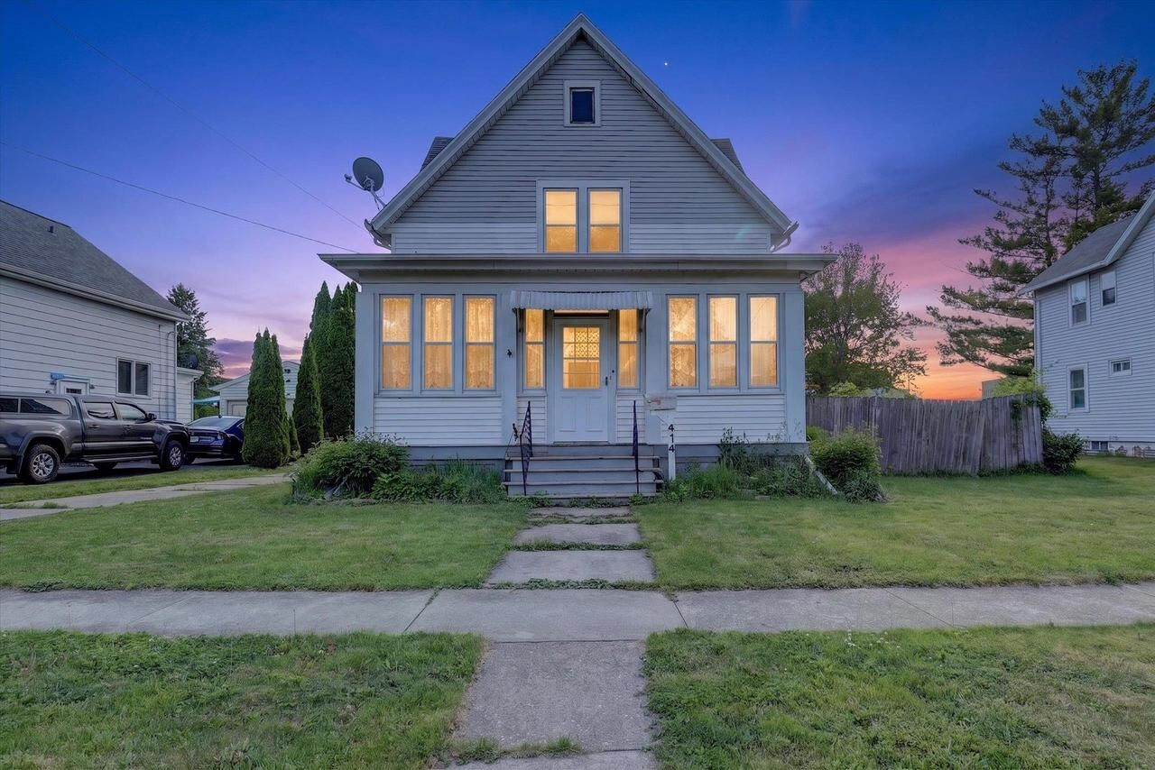 Property Photo:  414 N Monroe Street  WI 53098 
