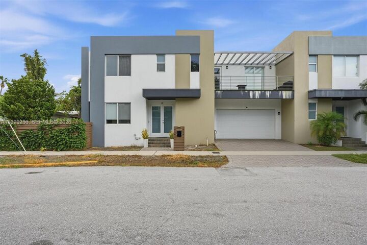 Property Photo:  1417 NE 17th St  FL 33305 