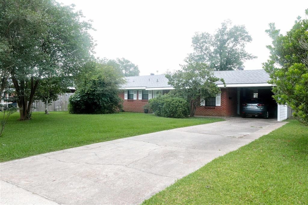 Property Photo: 109 Orchard Drive LA 70605