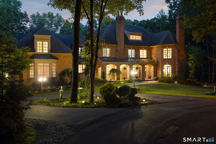 Property Photo:  5 Grosvenor Place  CT 06032 