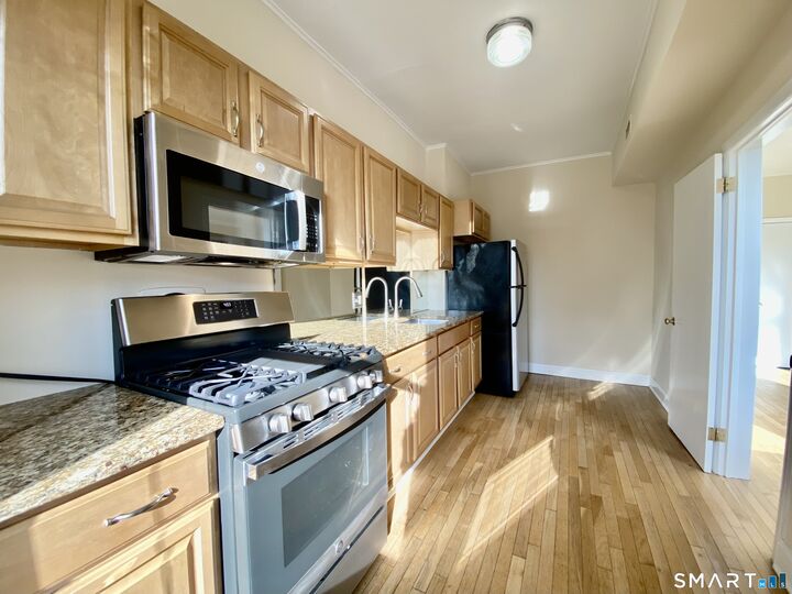 Property Photo: 268 College Street 2R CT 06510