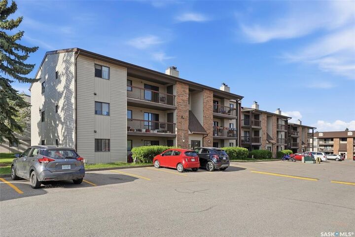 Property Photo: 345 Kingsmere Boulevard 202 SK S7J 4J6