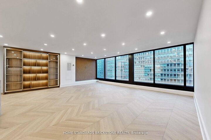 Property Photo: 110 Bloor Street W 1009 ON M5S 2W7