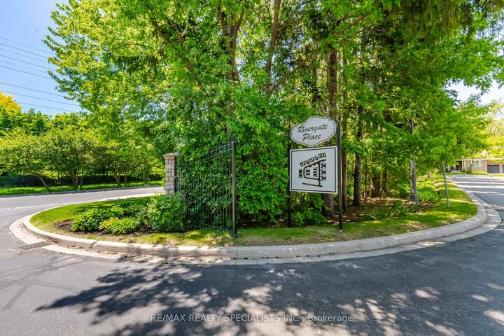 Property Photo: 6439 Rivergate Place ON L5N 8P8