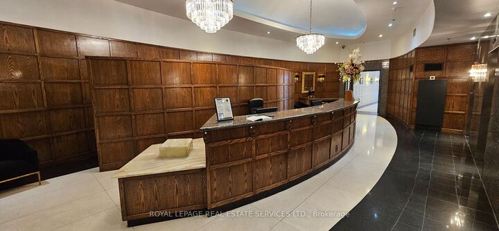 102 Bloor Street W 306 — photo 1