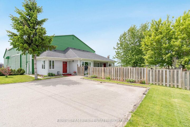240 King Street — photo 1