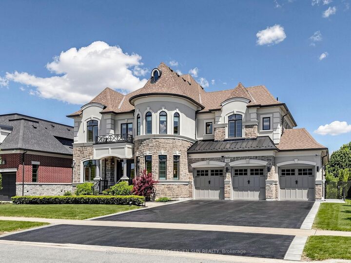 115 Carmichael Crescent — photo 1