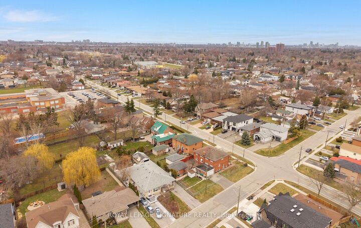 1142 Alexandra Avenue — photo 1