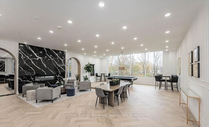 Property Photo:  71 Wyndham Street S 907  ON N1E 5R3 