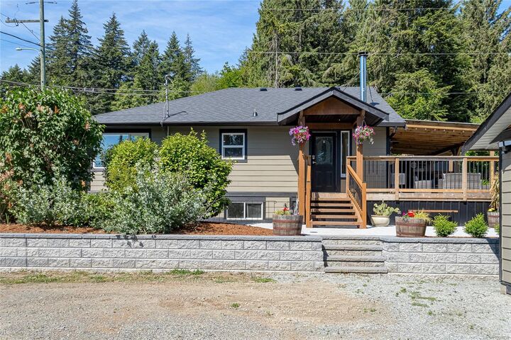 Property Photo: 2817 Crozier Rd BC V0R 1K5