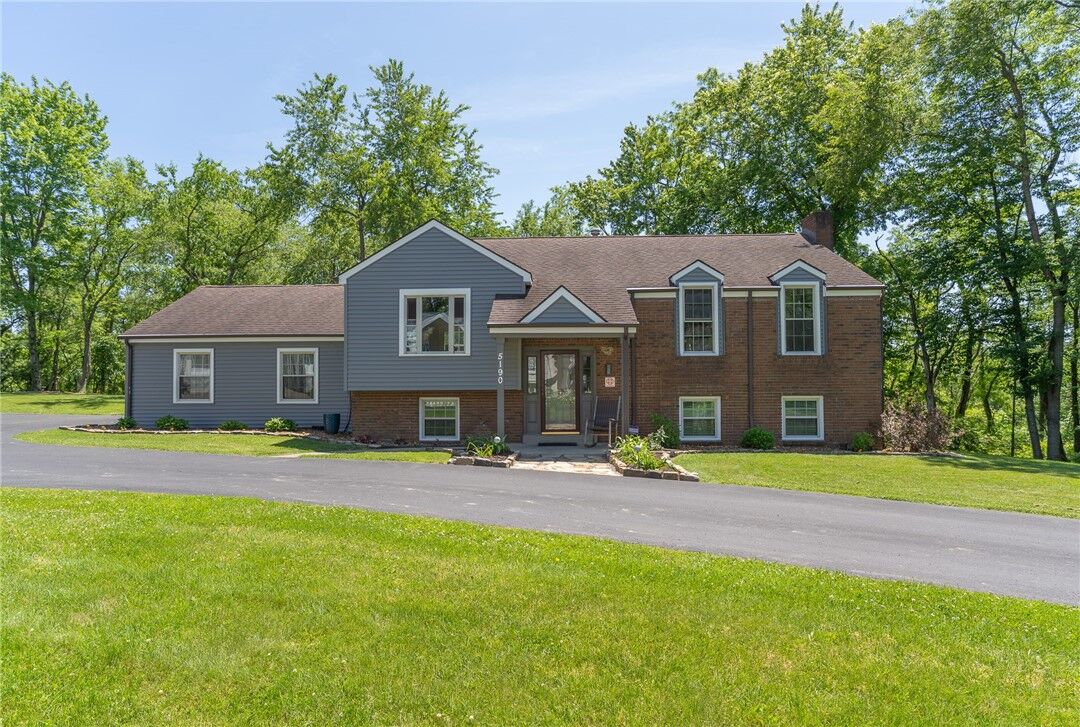 Property Photo:  5190 Windy Hill Dr  PA 15044 